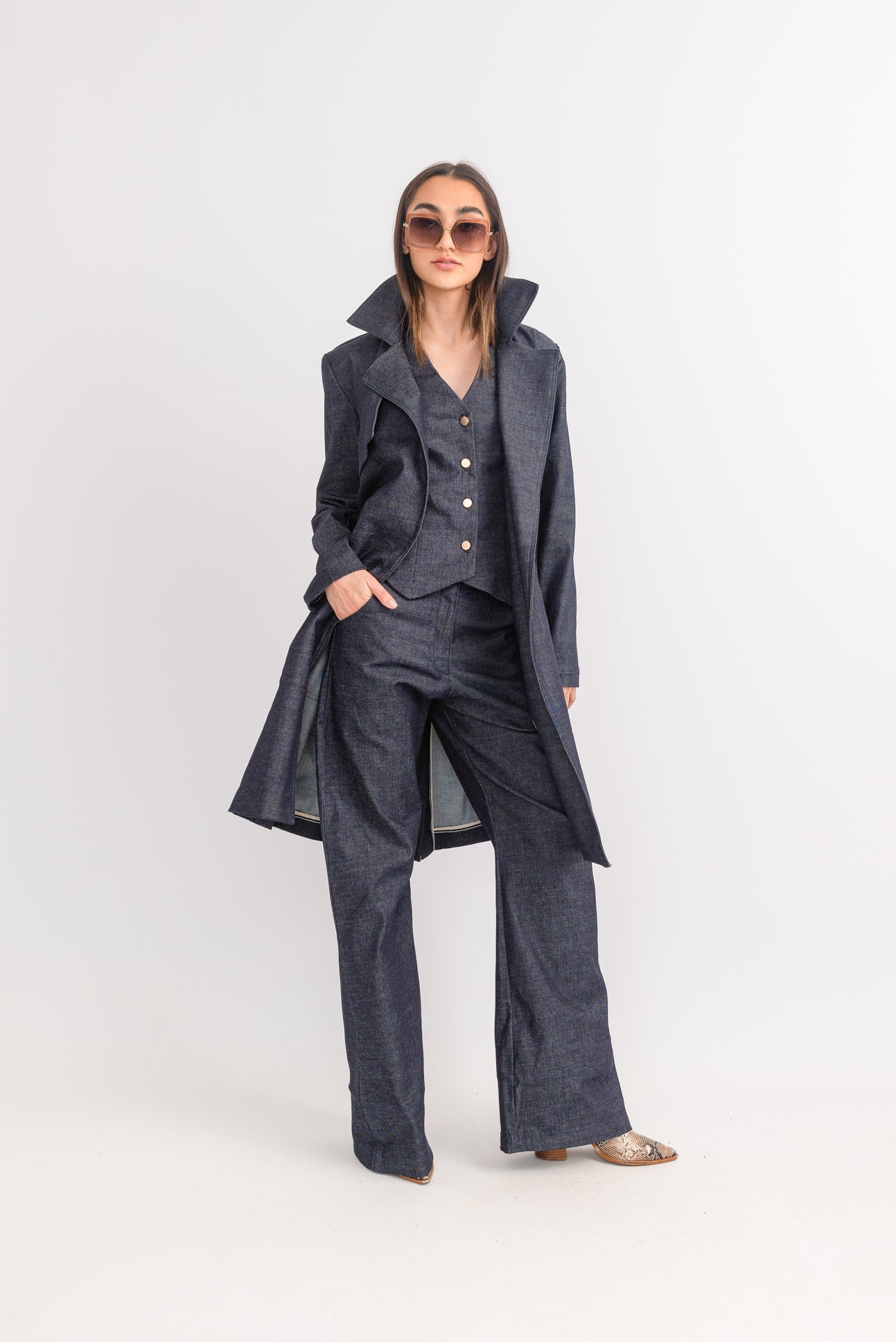 AW24 Trench